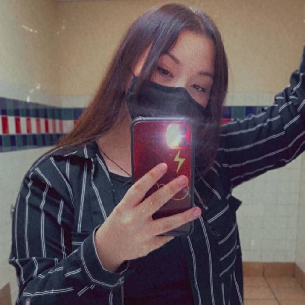 Meet your Posher, Alexis